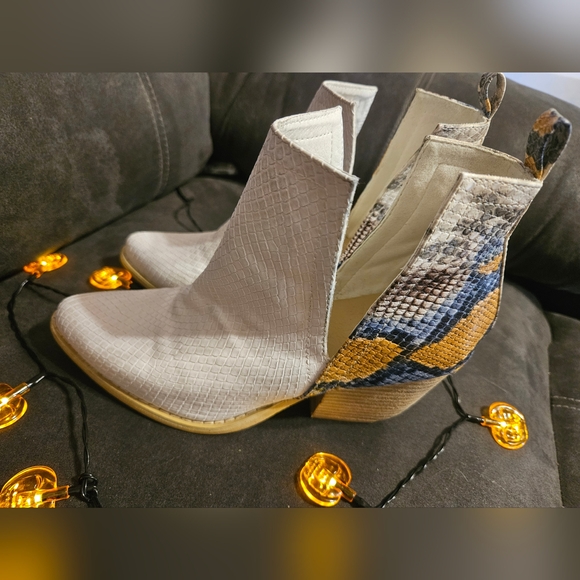 ARIDER GIRLWomen's Snake Print Ankle Boots Booties SZ6.5 - Picture 1 of 13